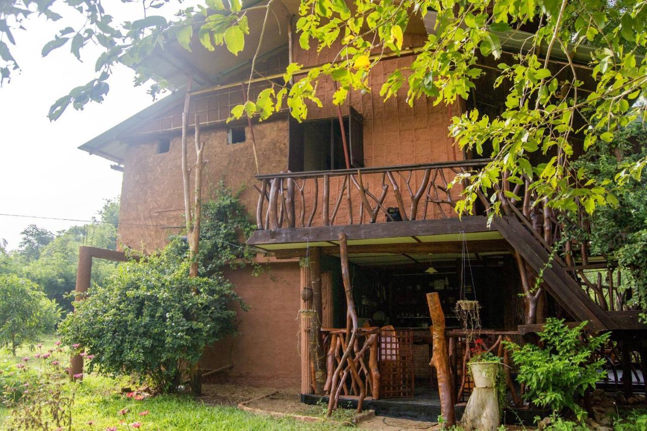 Anushka Nera Nature House Сигирия Стая снимка